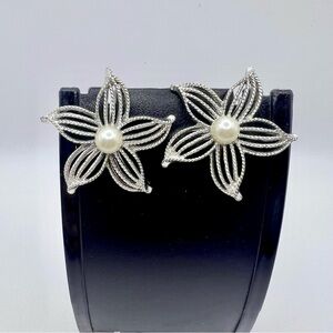 Sarah Coventry Silver Floral Pearl Clip On Earrings
